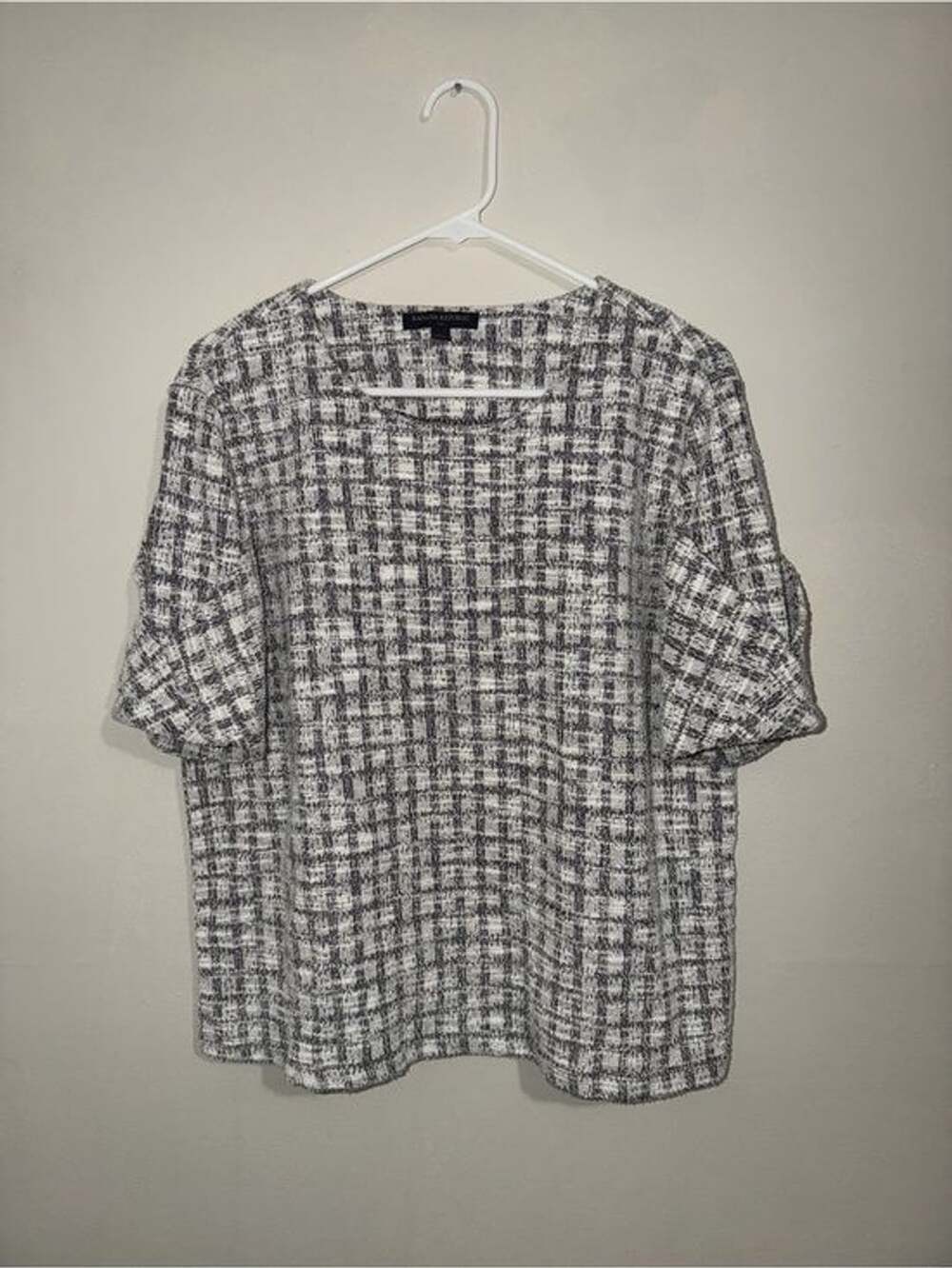 Amanda & Chelsea Gray and White Tweed Boxy Short Sleeve Top